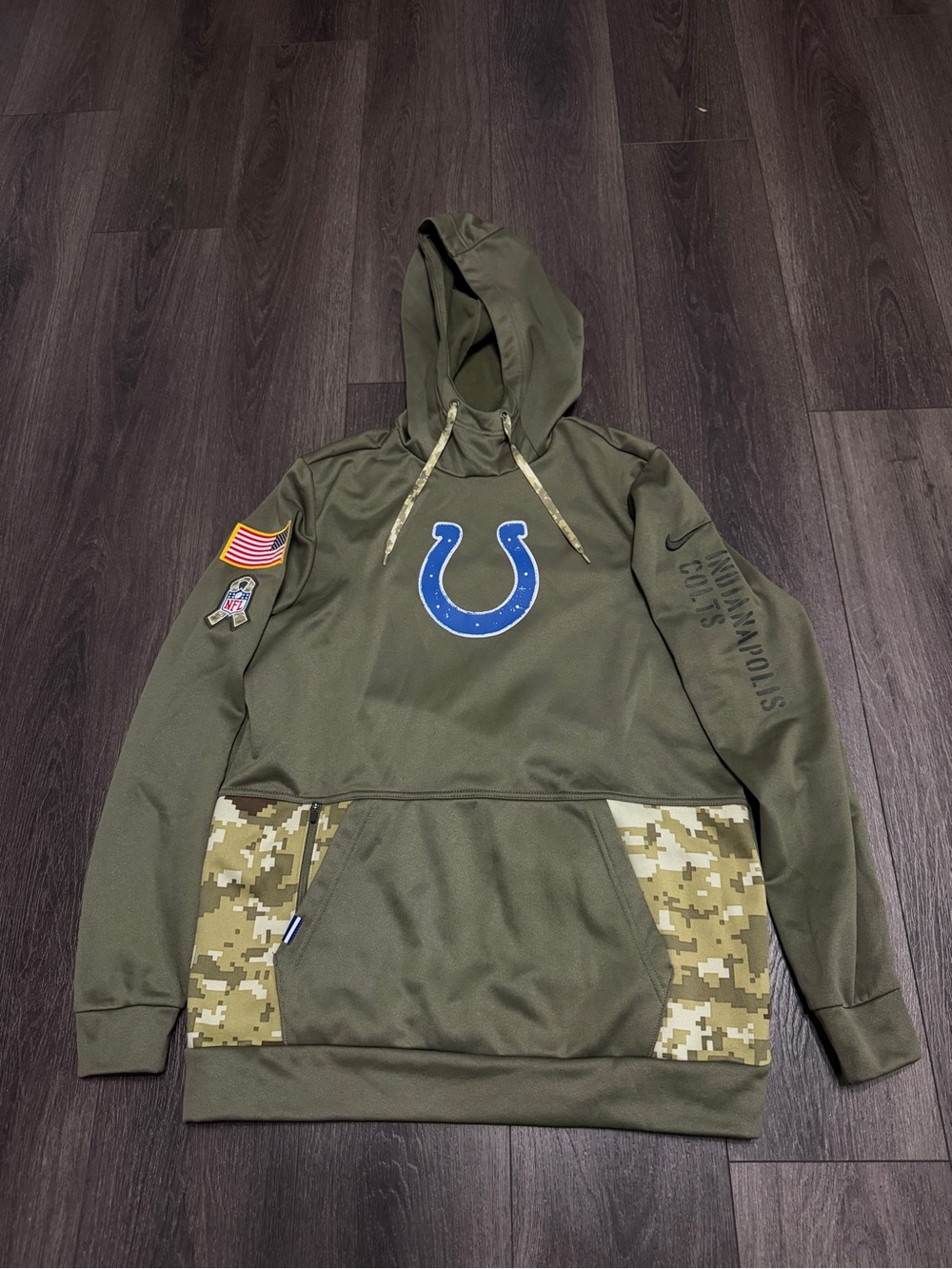 Indianapolis Colts Nike Hoodie Salute to Service NFL
Men’s Medium NWOT